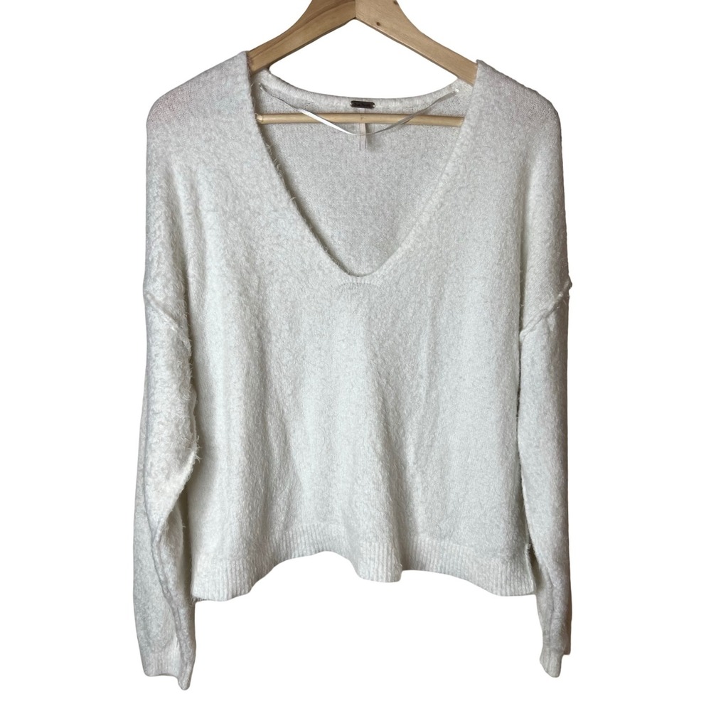 Free People Princess Fuzzy V-Neck White Pullover Boho Chic Sweater Sz S Cozy